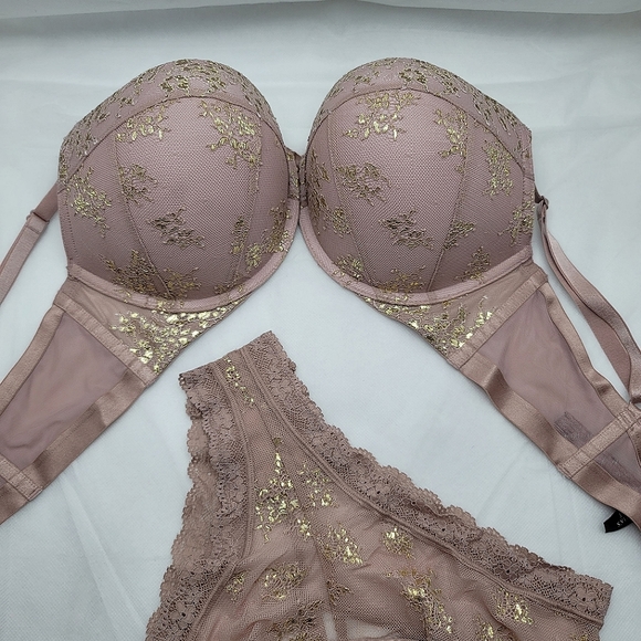 Victoria's Secret Bombshell 38C Bra & Very Sexy Cheeky Panty - Picture 3 of 10